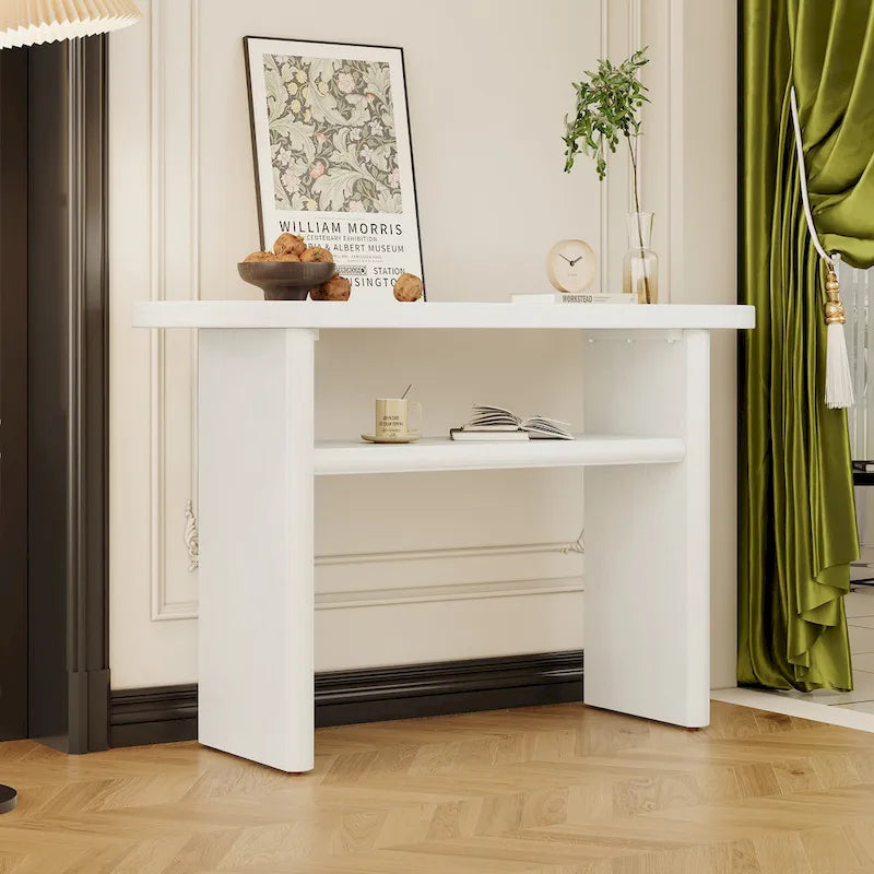 Console élégante et minimaliste avec bords arrondis et étagère robuste pour entrée